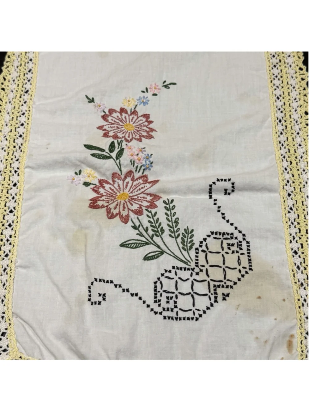 Vtg Cottagecore Floral Embroidered Dresser Scarf Table Runner Lace Trim 33.75x12